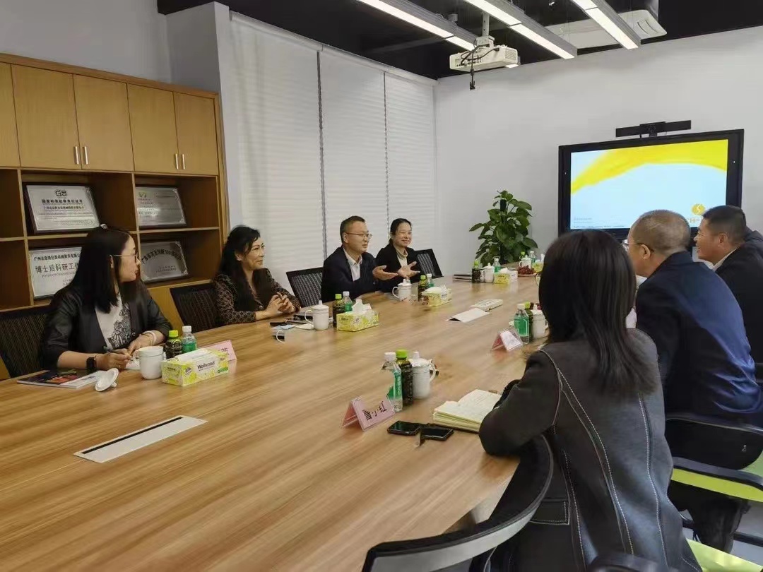 黃埔區(qū)委常委、統(tǒng)戰(zhàn)部部長(zhǎng)肖春輝到達(dá)意隆走訪調(diào)研